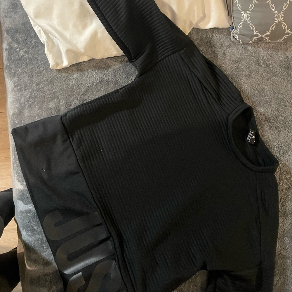 Black sweatshirt